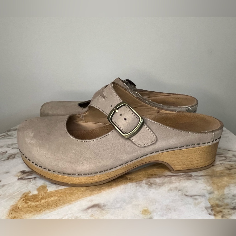 Dansko size 38 grayish beige suede Mary Jane clog